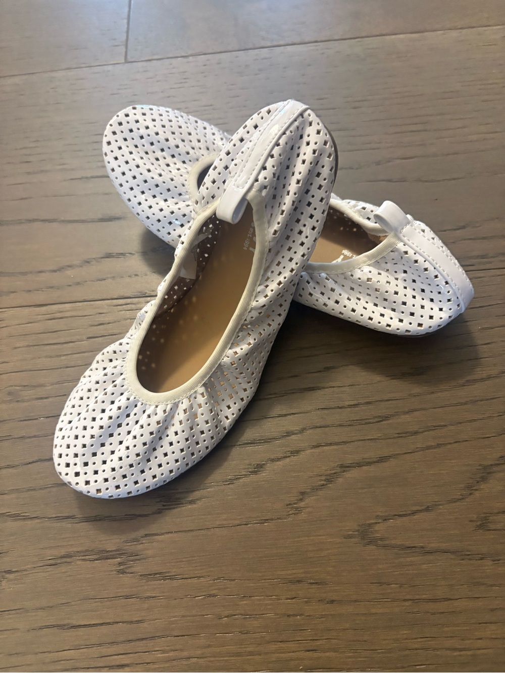 Old navy girls white shoes sz 2 brand new
